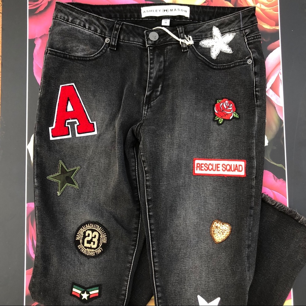 🌸2/$10🌸 Ashley Mason Patched Jeans